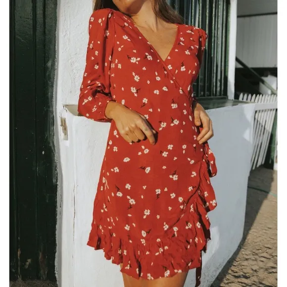 ★ Billabong Floral Long Sleeve Dress