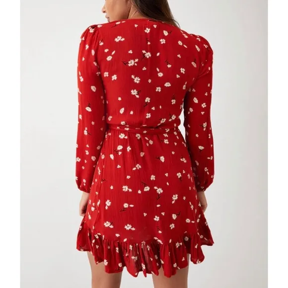 ★ Billabong Floral Long Sleeve Dress