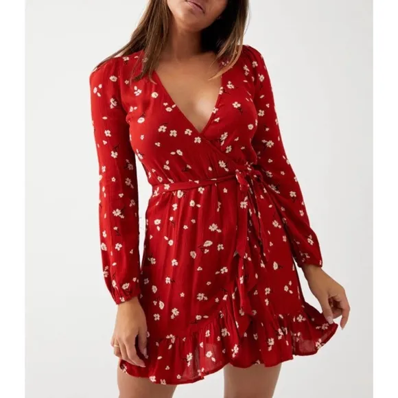 ★ Billabong Floral Long Sleeve Dress
