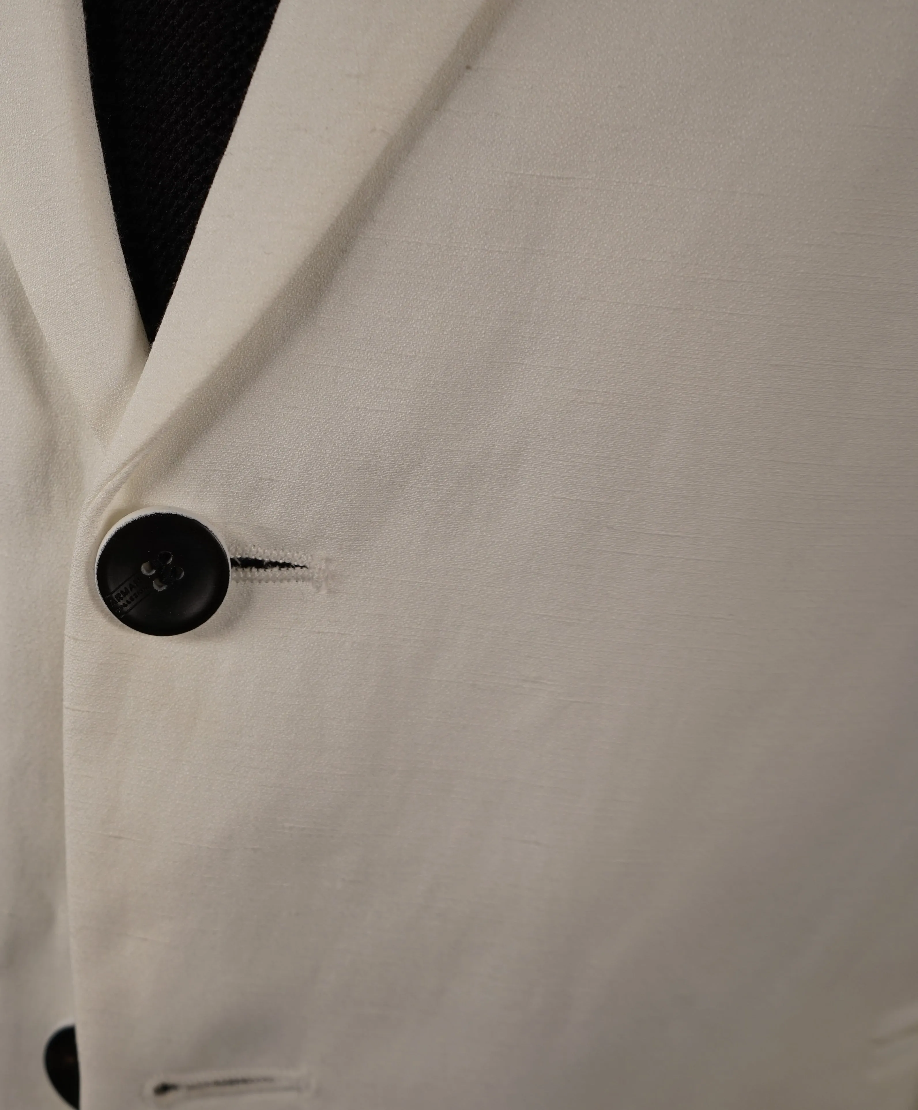 ARMANI COLLEZIONI - Peak Lapel Off White Linen Blend Summer Blazer - 40S