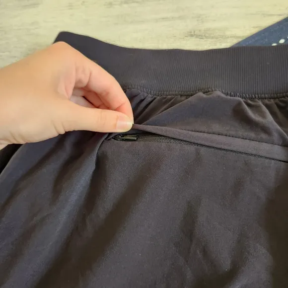 Athleta Brooklyn Bermuda Shorts 9&quot; Black Size 22