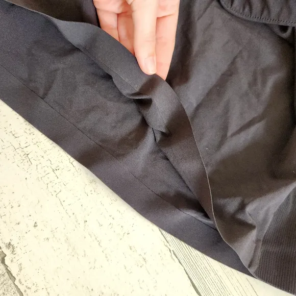 Athleta Brooklyn Bermuda Shorts 9&quot; Black Size 22