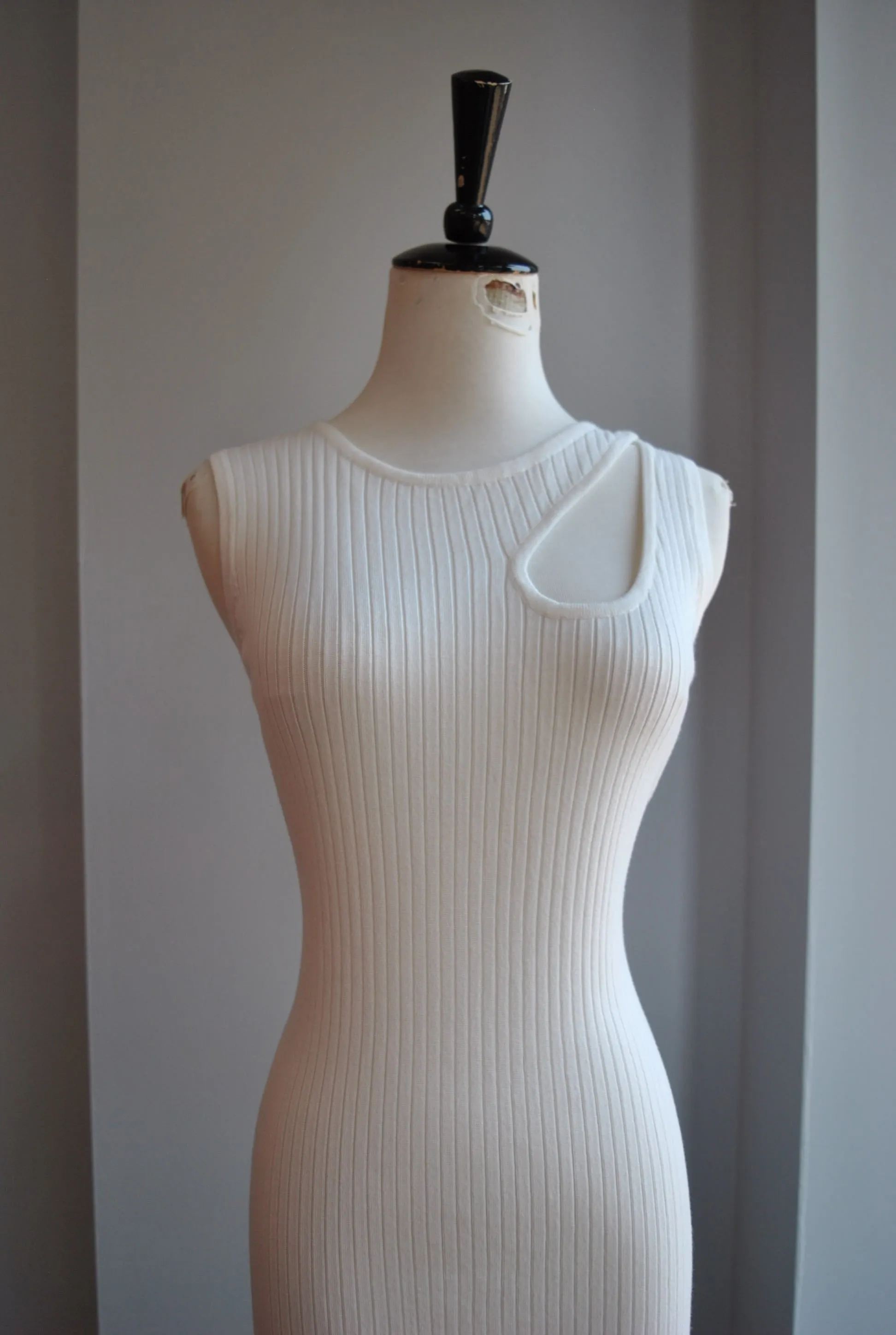 CLEARANCE - WHITE SWATER MIDI SUMMER DRESS