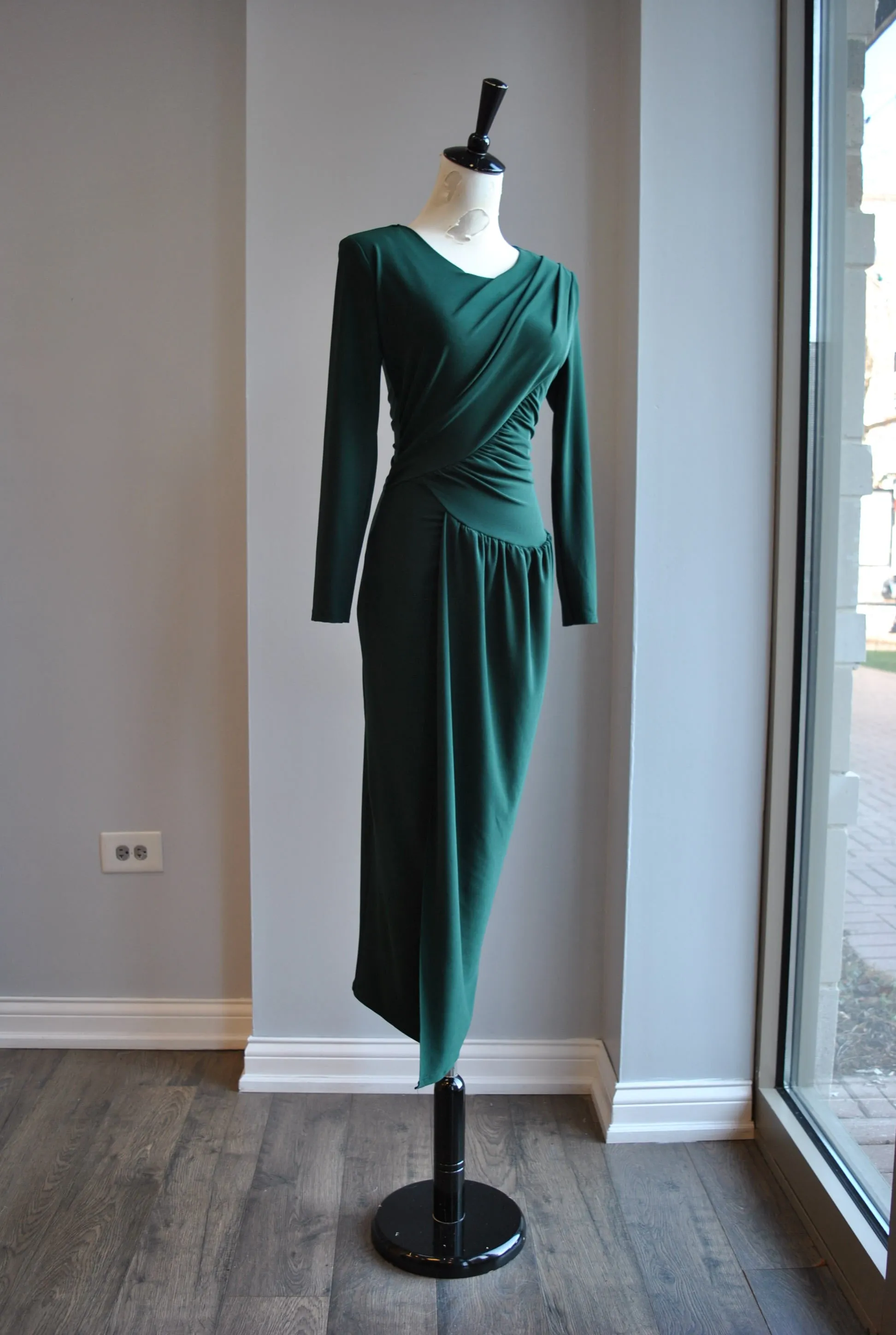 CLEATANCE - FOREST GREEN MIDI SIMPLE DRESS WITH FRONT RUSHING