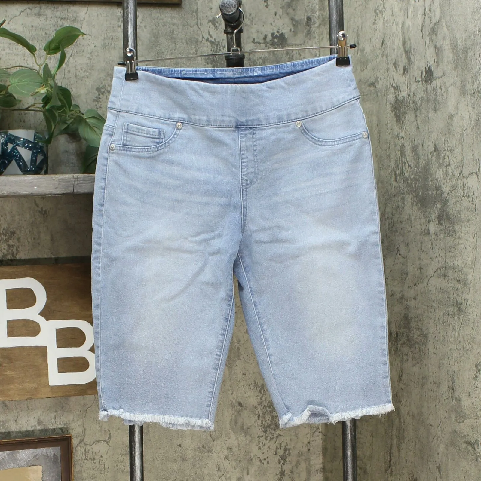 DG2 by Diane Gilman Classic Stretch Pull On Bermuda Shorts Chambray Large