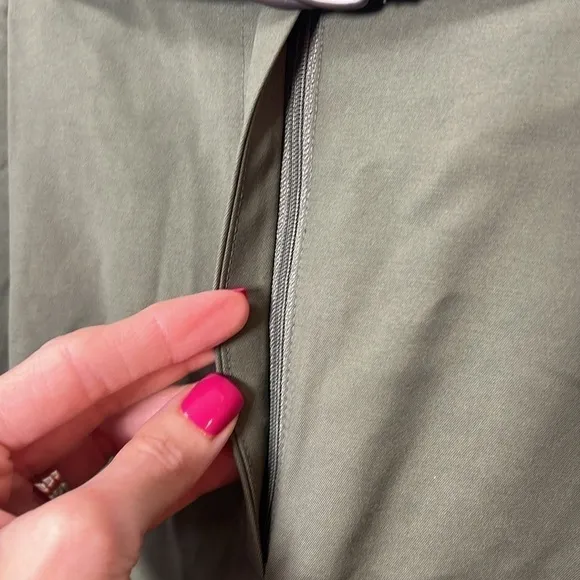 Elizabeth and James || NWT|| High Waisted Pleated Belted Shorts