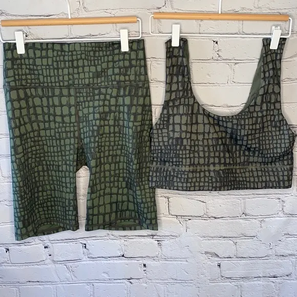 Fabletics Define high waisted short 9&quot; safari crocodile Powerhold reversible bra