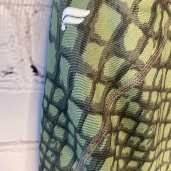 Fabletics Define high waisted short 9&quot; safari crocodile Powerhold reversible bra