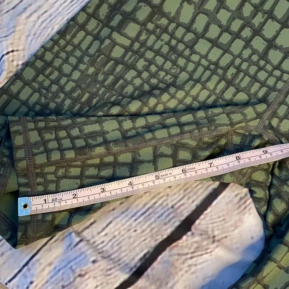 Fabletics Define high waisted short 9&quot; safari crocodile Powerhold reversible bra