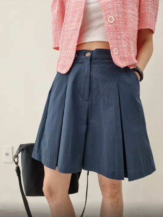 Front Pleated Bermuda Shorts (다리가 얇아보이는 치마바지 핏의 버뮤다 숏팬츠)