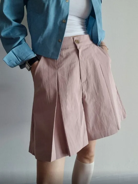 Front Pleated Bermuda Shorts (다리가 얇아보이는 치마바지 핏의 버뮤다 숏팬츠)