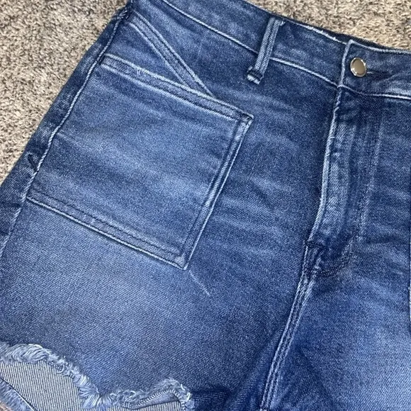 Good American Frayed High Waisted Stretch Denim Shorts Size 6