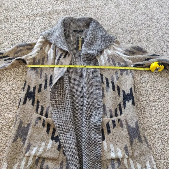 Joseph A NEW Womens Long Sweater Cardigan Size M Open Front Drapey Tan Pattern