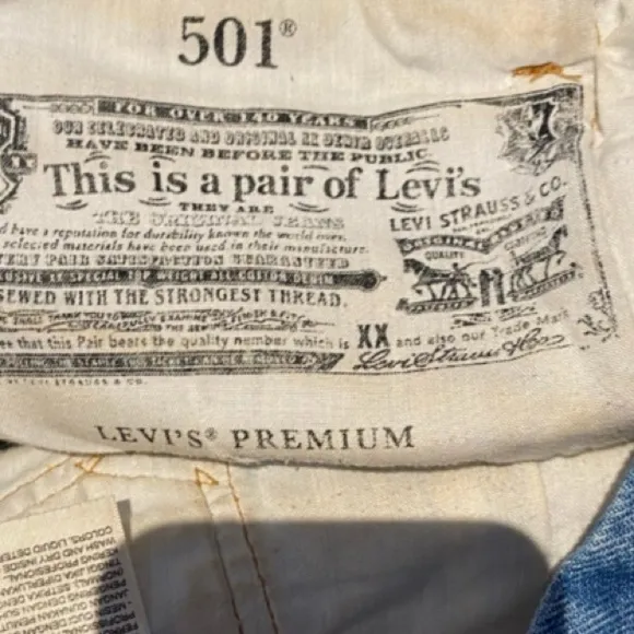 Levi’s 501 High Rise Shorts Fault Line size 25