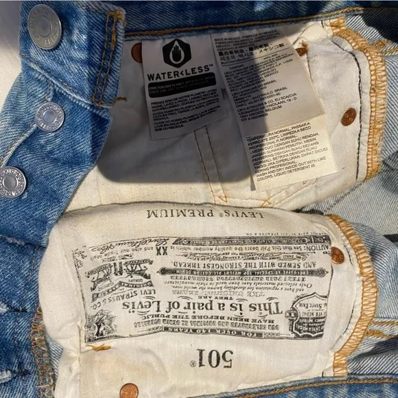 Levi’s 501 High Rise Shorts Fault Line size 25