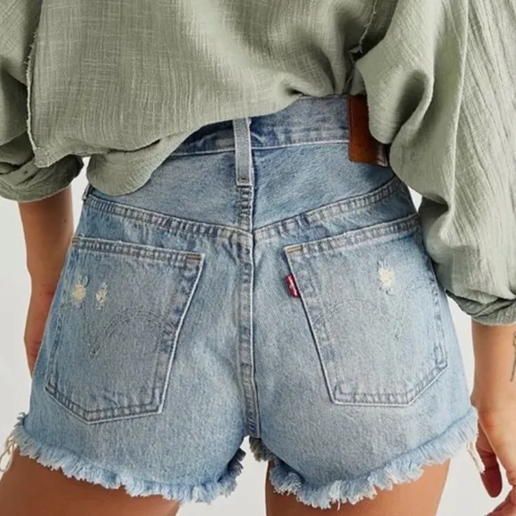 Levi’s 501 High Rise Shorts Fault Line size 25