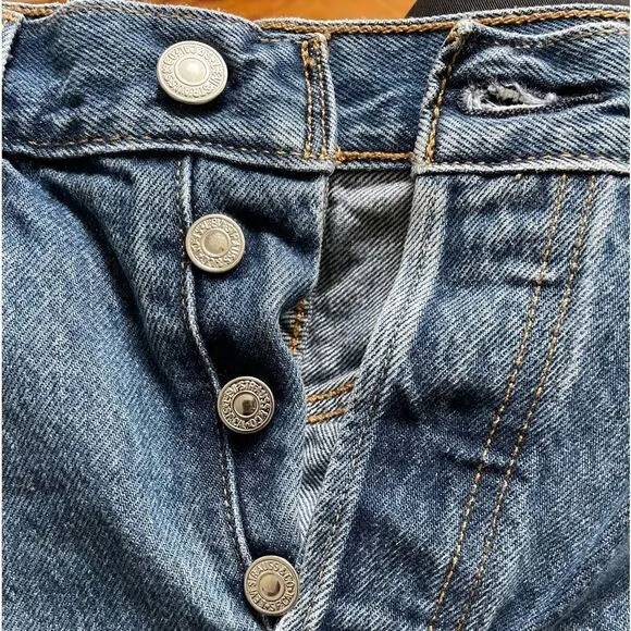 Levi's Premium Denim 501 High Rise Shorts Size 26 Raw Hem Medium Wash Button Fly