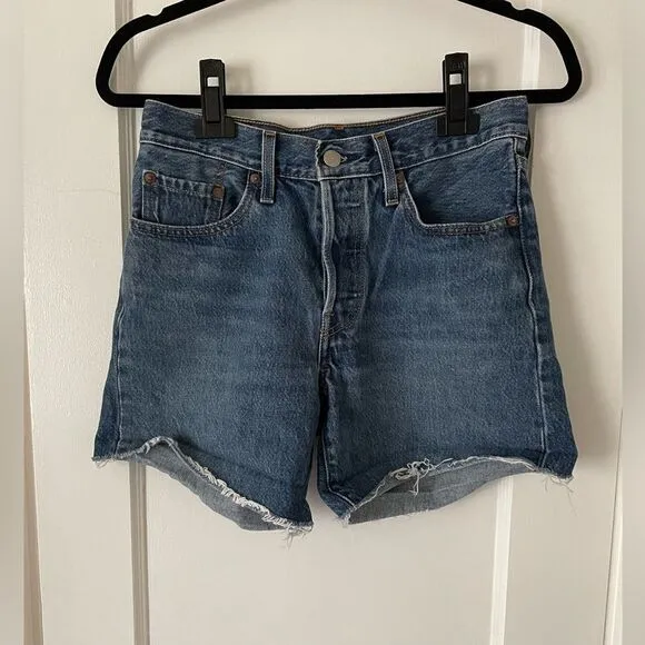 Levi's Premium Denim 501 High Rise Shorts Size 26 Raw Hem Medium Wash Button Fly