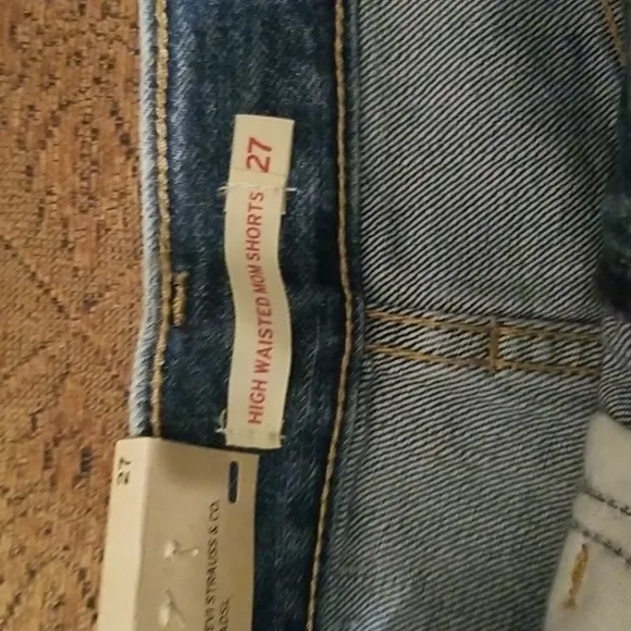 Levi's Women's High Waisted Mom Shorts, Amazing-Medium Indigo, 27