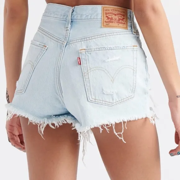 Light wash Levi shorts