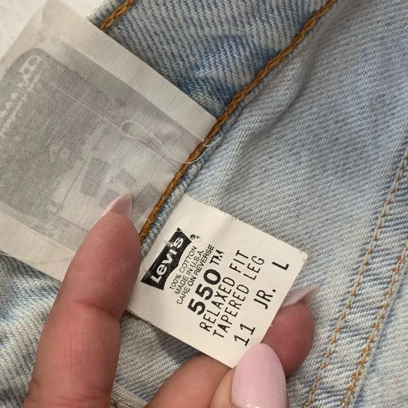 Light wash Levi shorts