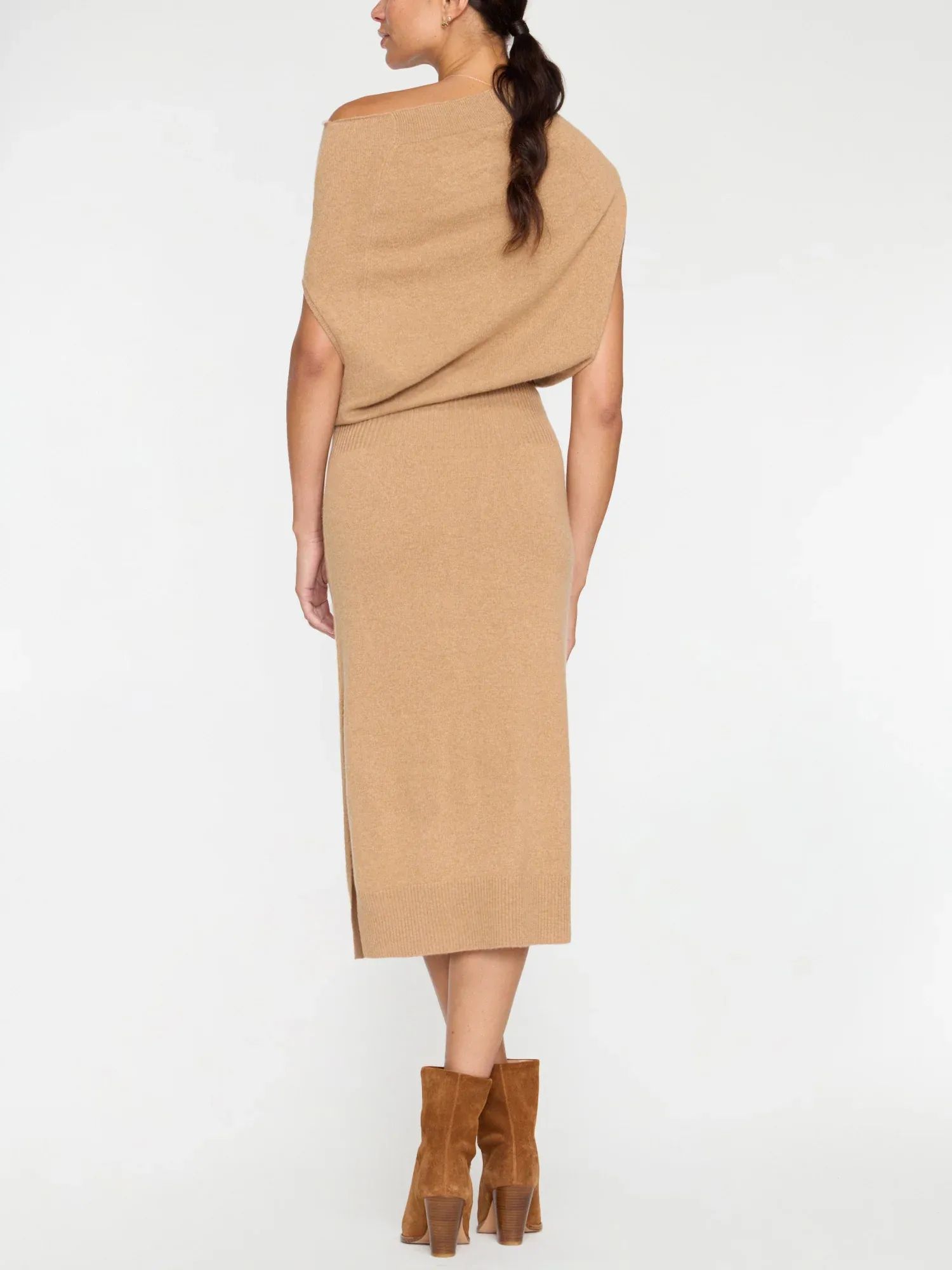LORI SLEEVELESS DRESS IN CAMEL