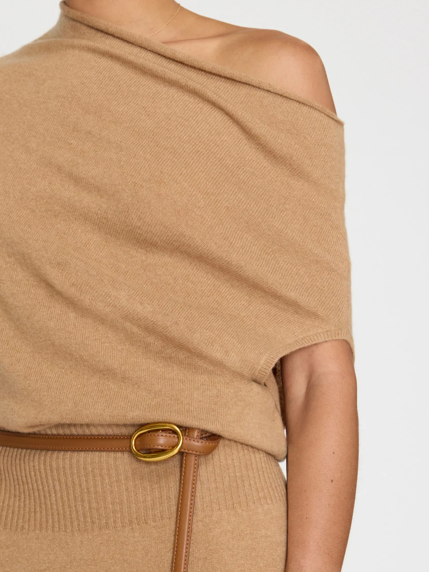 LORI SLEEVELESS DRESS IN CAMEL