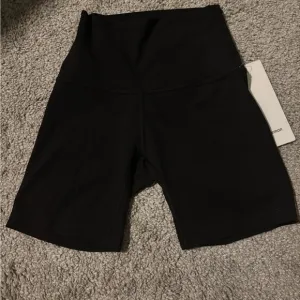 lululemon athletica Women's Black High-Waisted Shorts