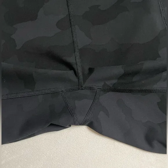 Lululemon Invigorate High Rise 8” Shorts Camo Print With Pockets Size 4