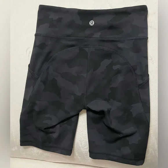 Lululemon Invigorate High Rise 8” Shorts Camo Print With Pockets Size 4