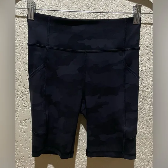 Lululemon Invigorate High Rise 8” Shorts Camo Print With Pockets Size 4