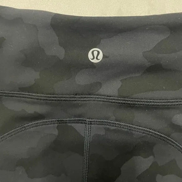 Lululemon Invigorate High Rise 8” Shorts Camo Print With Pockets Size 4