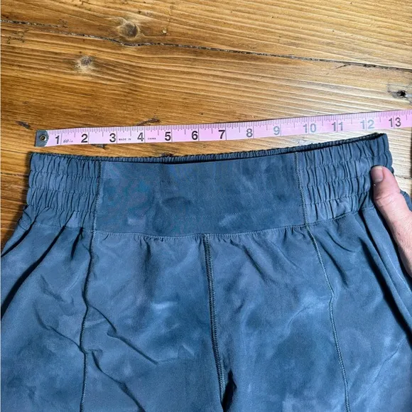 Lululemon Women’s Hotty Hot High-Rise Lined Short 4&quot; Diamond Dye Graphite Grey 6