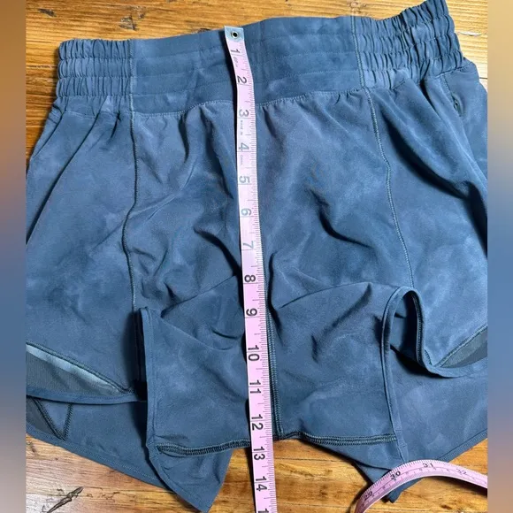 Lululemon Women’s Hotty Hot High-Rise Lined Short 4&quot; Diamond Dye Graphite Grey 6