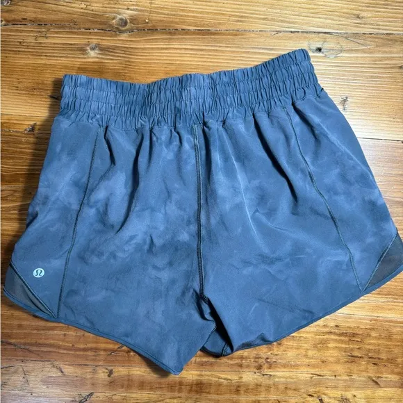 Lululemon Women’s Hotty Hot High-Rise Lined Short 4&quot; Diamond Dye Graphite Grey 6
