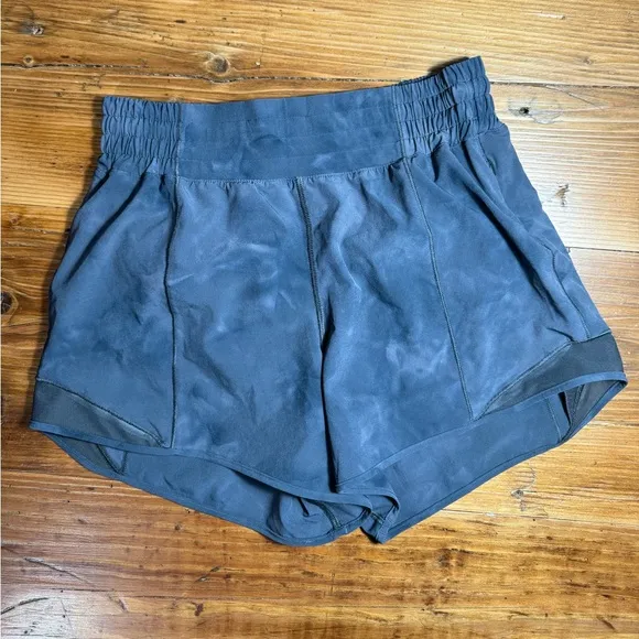 Lululemon Women’s Hotty Hot High-Rise Lined Short 4&quot; Diamond Dye Graphite Grey 6