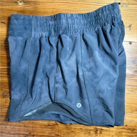 Lululemon Women’s Hotty Hot High-Rise Lined Short 4&quot; Diamond Dye Graphite Grey 6