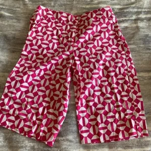 Melly M Bermuda Shorts Pink and White