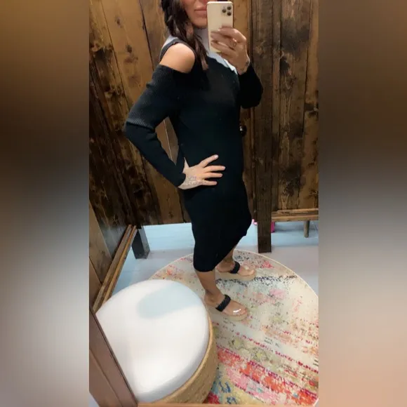 MIDI Cold Shoulder Ribbed Sweater Dress