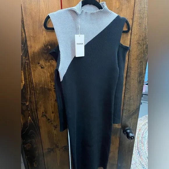 MIDI Cold Shoulder Ribbed Sweater Dress