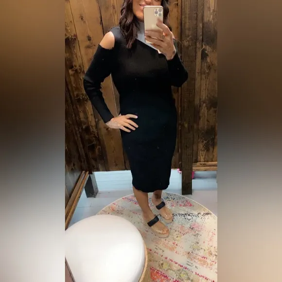 MIDI Cold Shoulder Ribbed Sweater Dress