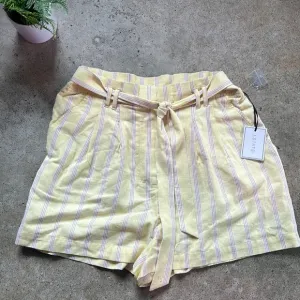 NEW 1. State Yellow Stripe High Rise Shorts