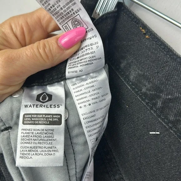NEW Waterless Levi’s 501 Black Distressed Raw Hem High Waisted Size 29 Shorts