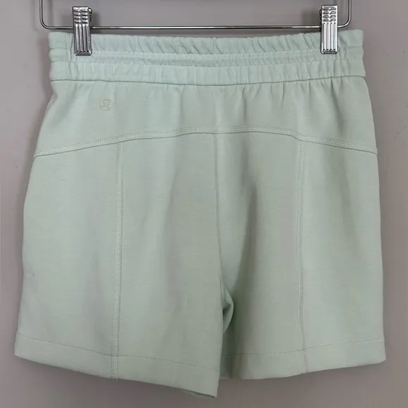 NWOT Lululemon Women’s Softstreme High-Rise 4” Shorts - Size 2