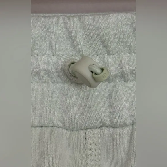 NWOT Lululemon Women’s Softstreme High-Rise 4” Shorts - Size 2