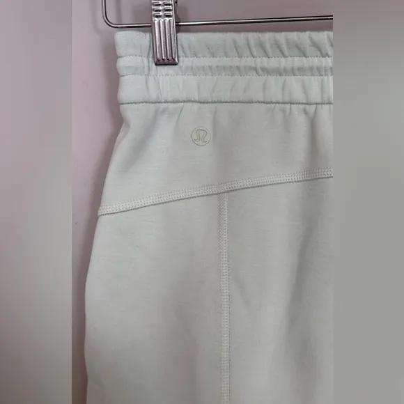 NWOT Lululemon Women’s Softstreme High-Rise 4” Shorts - Size 2