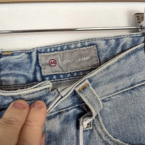 NWT AG Jeans High Rise Wedgie Contour 360° Denim Alexxis Short Size 28