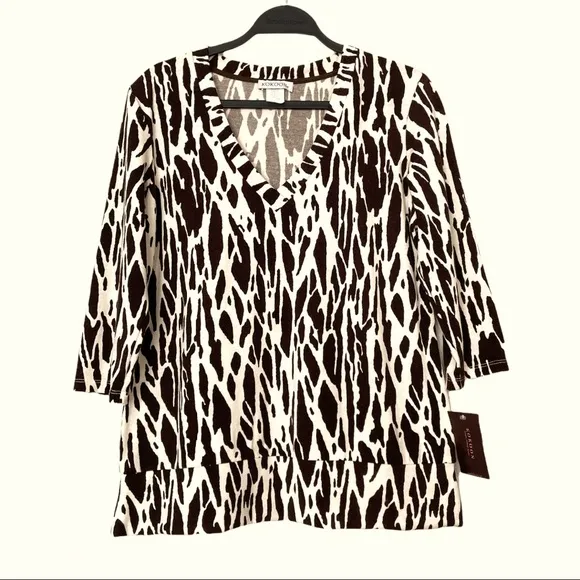 NWT Kokomo Animal Print V-Neck 3/4 Sleeve Sweater Size Large