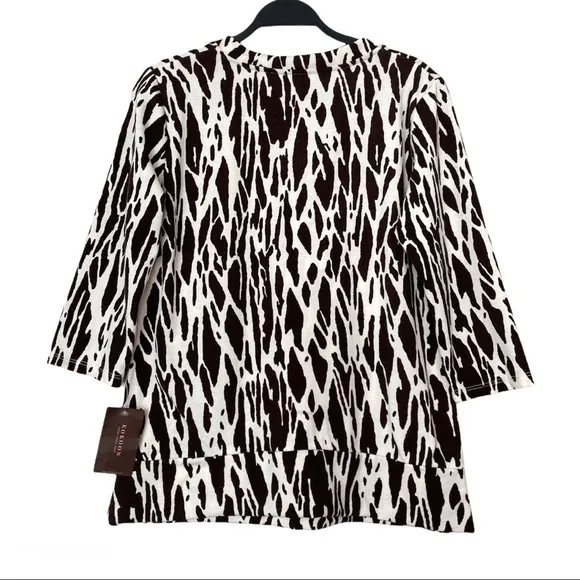 NWT Kokomo Animal Print V-Neck 3/4 Sleeve Sweater Size Large