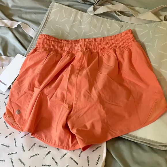 NWT Lululemon Hotty Hot High Rise Shorts 4&quot;, Sz 6, Coral Kiss